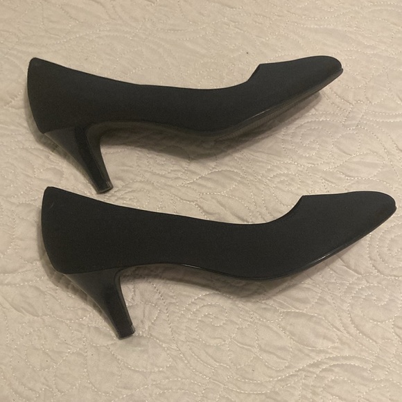 Coach and Four Navy Satin with Patent Leather Heels, Size 10 - Picture 4 of 13